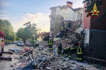 Под завалами рухнувшего из-за взрыва газа дома в Италии погибли два человека