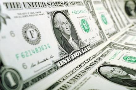 Доллар поднялся выше 65 рублей и обновил двухлетний максимум