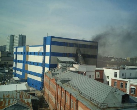 На востоке Москвы горит торговый центр «Персей»