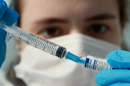 Более 70% госслужащих правительства Москвы прошли вакцинацию от COVID-19