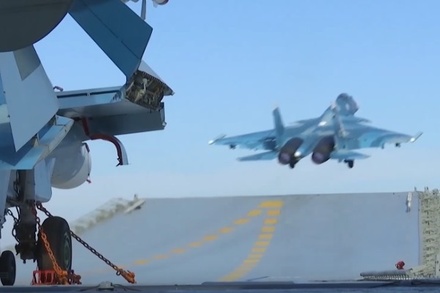 Минобороны России показало видео работы авианосца «Адмирал Кузнецов»