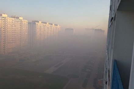 В Новосибирске вторые сутки тушат крупный пожар на свалке