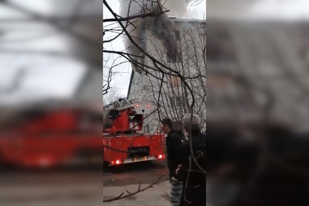 СМИ: два человека погибли в пожаре в жилом доме в Мурманске
