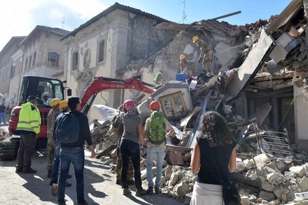 Сильное землетрясение произошло в центральной Италии
