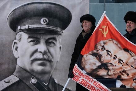 Коммунисты подумают об использовании голограммы Сталина в предвыборной кампании