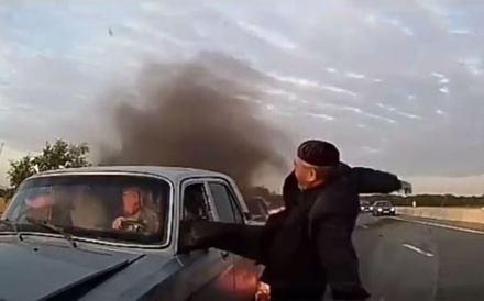 В Ингушетии водители выбивали ногами стекла в горящем авто для спасения людей