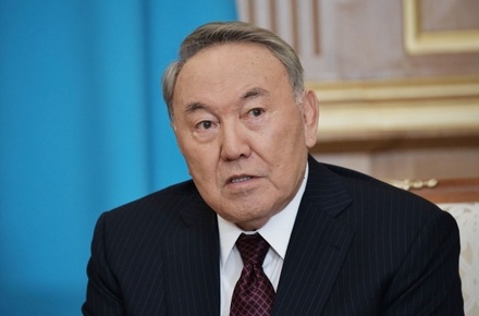 Назарбаев высказался против восхвалений в свой адрес и строительства памятников