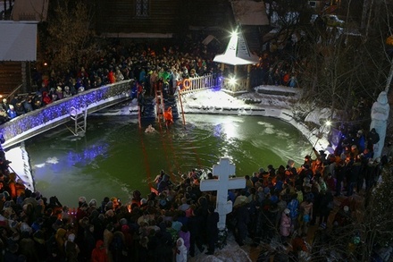 В крещенских купаниях в Москве приняли участие почти 150 тысяч человек