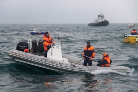 За первые сутки поисковой операции в районе крушения Ту-154 обнаружено 11 тел
