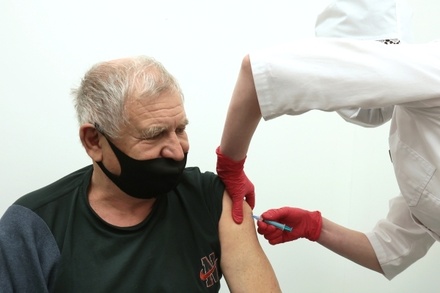 Вирусолог назвал способ ускорить темпы вакцинации
