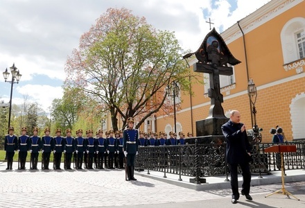 Путин открыл крест в память о великом князе Сергее Александровиче в Кремле