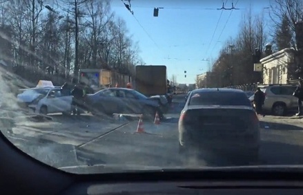 Пять человек пострадали в ДТП с участием автобуса в Псковской области