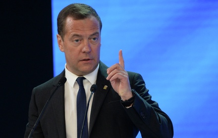 Медведев поручил подготовить итоговые варианты нацпроектов к 15 августа