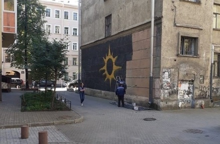 В Петербурге коммунальщики закрасили посвящённое Виктору Цою граффити