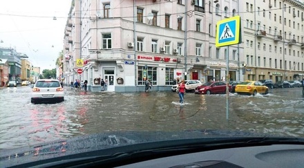 Пётр Шкуматов предложил прекратить реконструкцию улиц из-за проблем с ливнёвкой