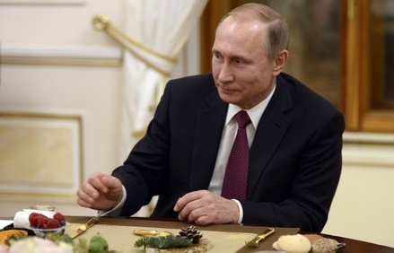 В Кремле назвали обычной практикой передачу Меркель Британии данных о Путине