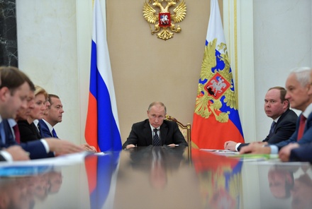 Путин объявил о выходе российской экономики из кризиса