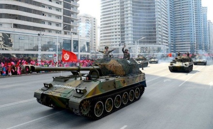 В Пхеньяне начался военный парад