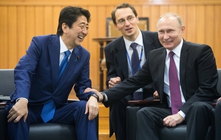 Синдзо Абэ назвал переговоры с Владимиром Путиным большим шагом к мирному договору