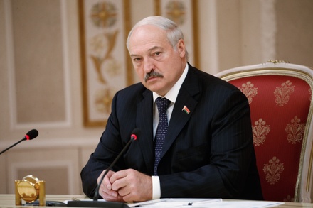Лукашенко заявил о необходимости договориться с Россией о взаимном признании виз