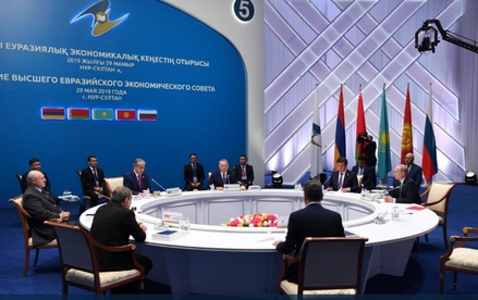 Назарбаев стал почётным председателем Высшего Евразийского экономического совета