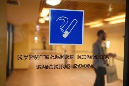 Глава Минтруда Топилин предложил выплачивать премии некурящим сотрудникам
