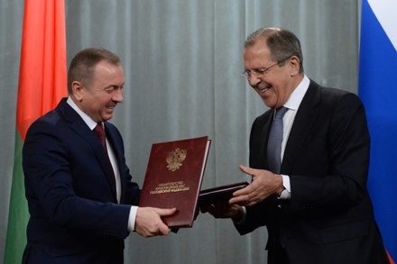 Минск заявил о нежелании строить отношения с ЕС в ущерб России