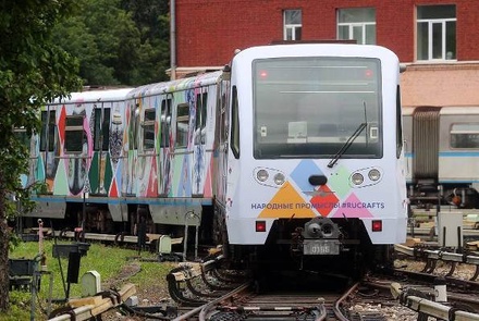 В московском метро запустили поезд, посвящённый народным промыслам России
