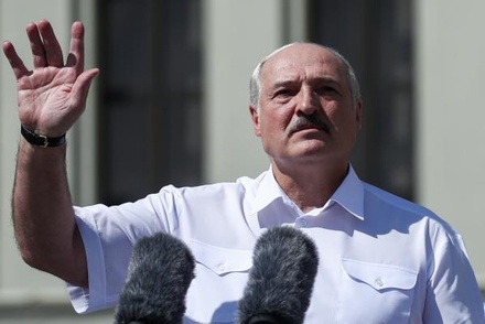 Лукашенко призвал родителей убрать школьников и студентов с улиц
