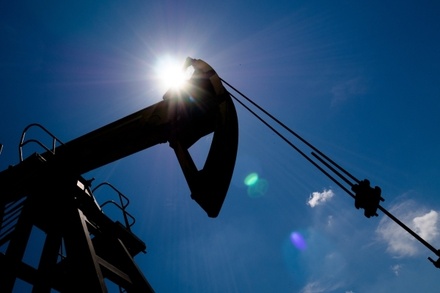 Мировые цены на нефть возобновили падение