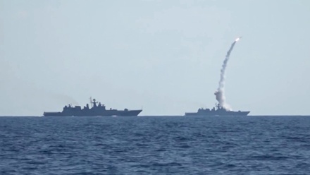 Корабли ВМФ провели учебные стрельбы глубинными бомбами в Средиземноморье
