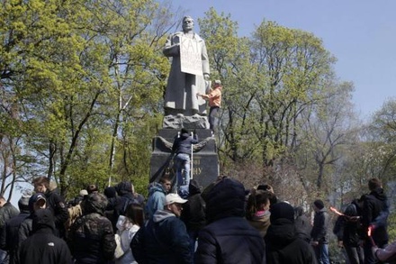 Москва возмущена попыткой осквернения в Киеве памятника генералу Ватутину