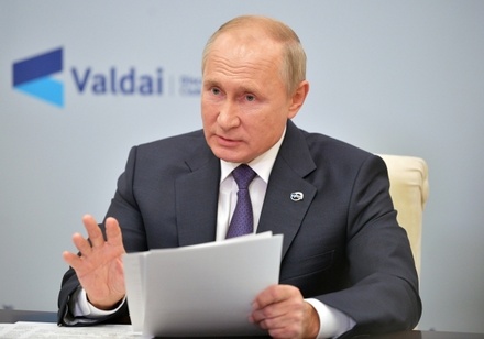 Владимир Путин назвал гуманистические ценности Запада болтовнёй