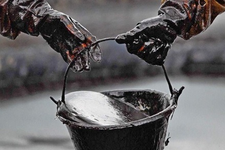 Стоимость нефти марки Brent поднялась выше 83 долларов за баррель