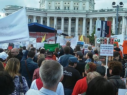 Полиция насчитала тысячу участников митинга против реновации в Москве