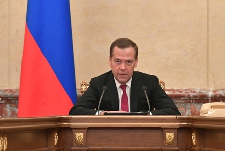 Медведев поручил до 30 ноября начать тесты технологий беспилотного автотранспорта