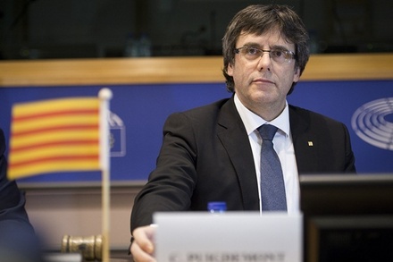 Глава Каталонии заявил, что власти примут закон о референдуме