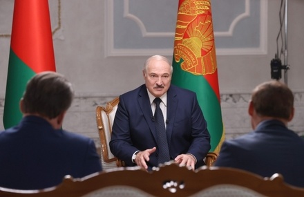 Лукашенко назвал себя единственным защитником белорусов