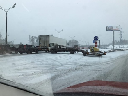 Почти 30 машин столкнулись на Минском шоссе из-за гололедицы