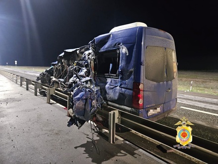 7 человек погибли и 12 пострадали в ДТП с микроавтобусом в Калмыкии