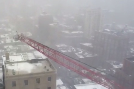СМИ: в Нью-Йорке в результате падения строительного крана погиб один человек