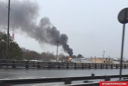 Очевидцы сообщили о крупном пожаре в районе Нижегородской эстакады 