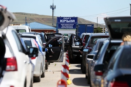 Керченская паромная переправа возобновила работу в полном объёме