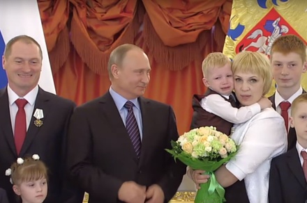 Владимир Путин успокоил разрыдавшегося в Кремле ребёнка