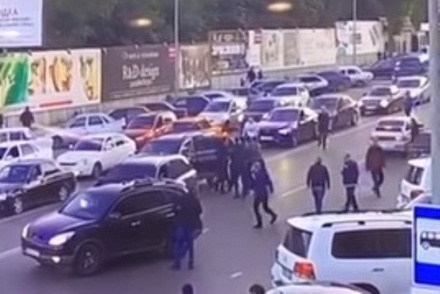 В полиции объяснили силовое задержание не уступившего дорогу кортежу главы МВД Дагестана 