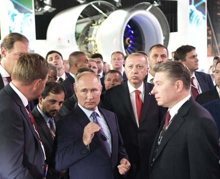 Путин похвалил космонавтов за стыковку «Союза» с роботом Фёдором