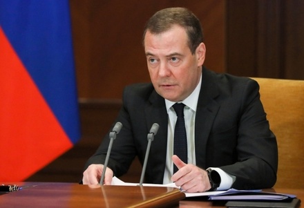 Дмитрий Медведев намекнул французскому министру на «настоящую войну»