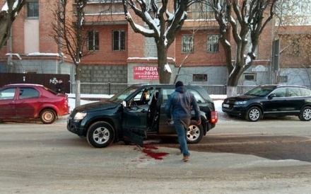 В центре Рязани при взрыве автомобиля пострадал человек