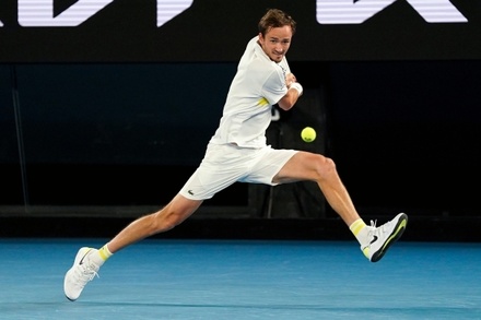 Даниил Медведев вышел в финал теннисного турнира в Марселе