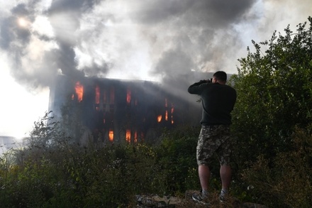 Площадь пожара на складе в Петербурге выросла до 4 тысяч квадратных метров